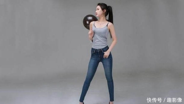 「阳光」阳光朝气的牛仔裤美女,呈现出女神的甜美感!
