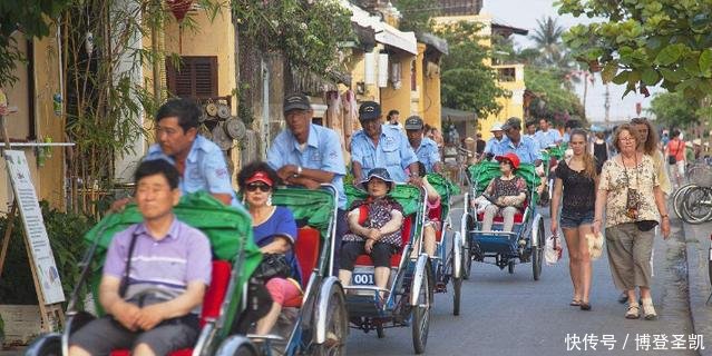 越南人对中国游客动手,有恃无恐说出6个字,国人心痛却无法反驳