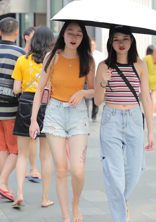 #闺蜜#用心穿搭，不求美过闺蜜，只为打造出自己想要的外在美
