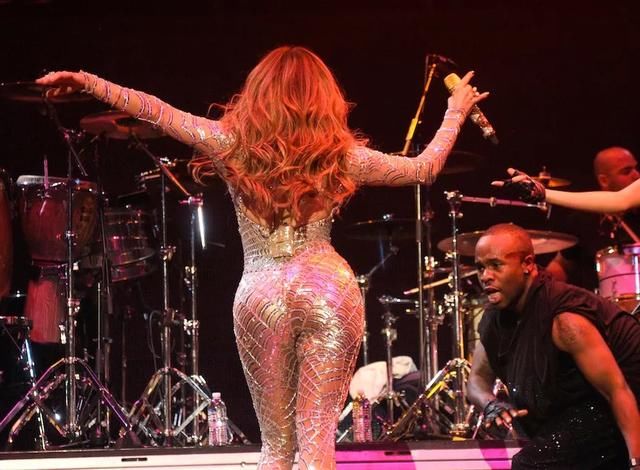 她一个屁股就够在北京买好几套房，比整容网红的脸都值钱!