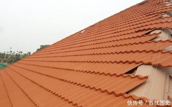  「屋顶」农村现在很流行彩钢顶，是新老房子，爱加一层彩钢顶，