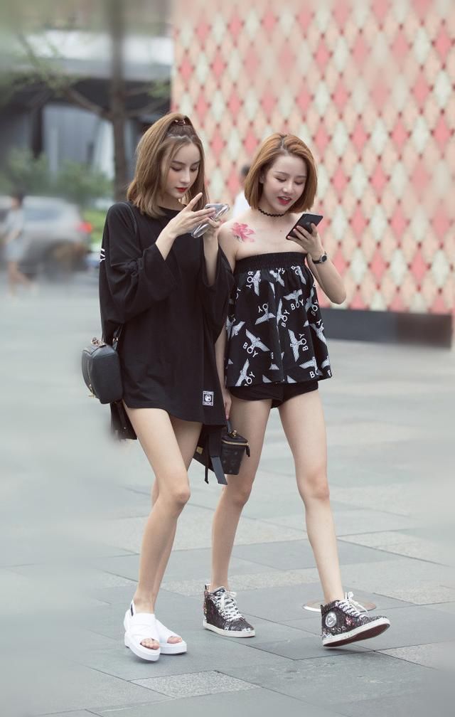 路人街拍，夏天是比美的季节，衣服不比别人好看怎么能行