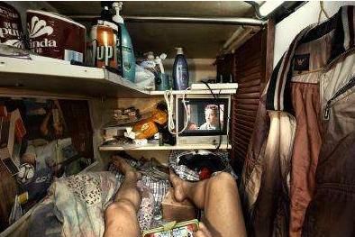 香港人宁愿住“棺材房”，为何不愿买内地房子？原因令人唏嘘不已