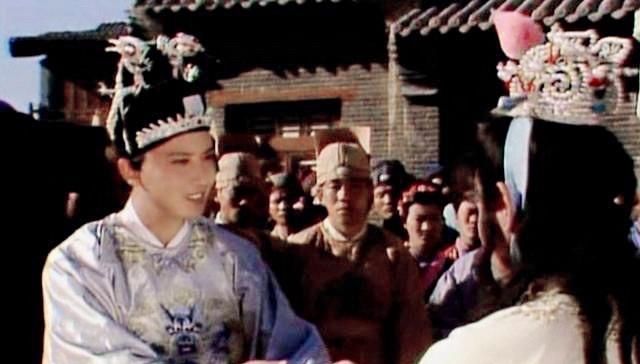  贾宝玉■《红楼梦》里秦可卿的葬礼上，北静王为何非要见贾宝玉