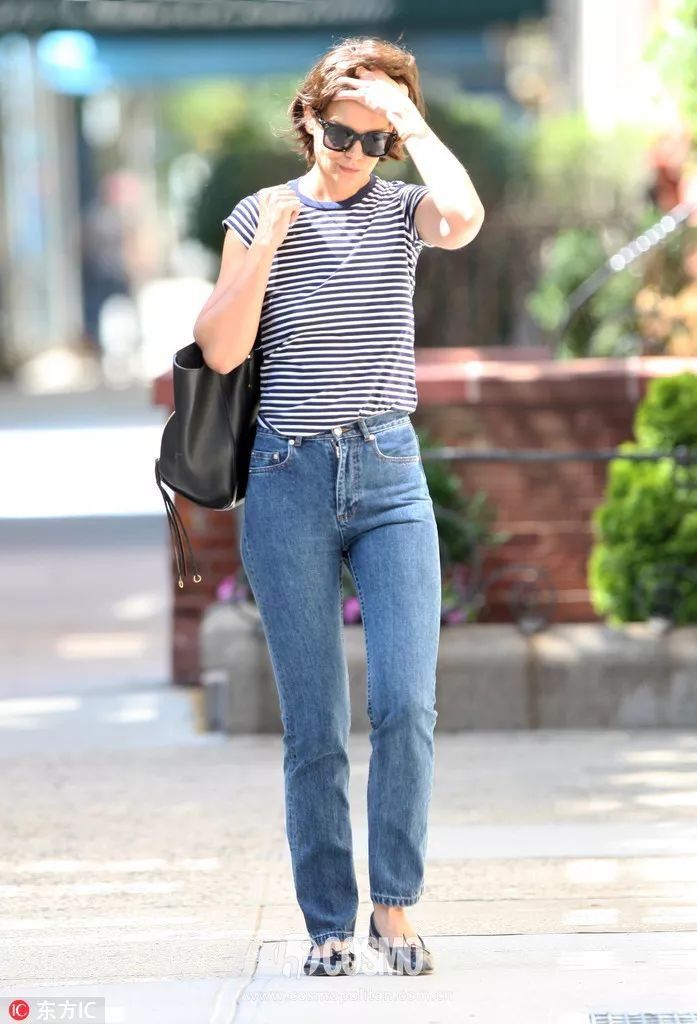 海魂衫要配上白牛仔才最有颜