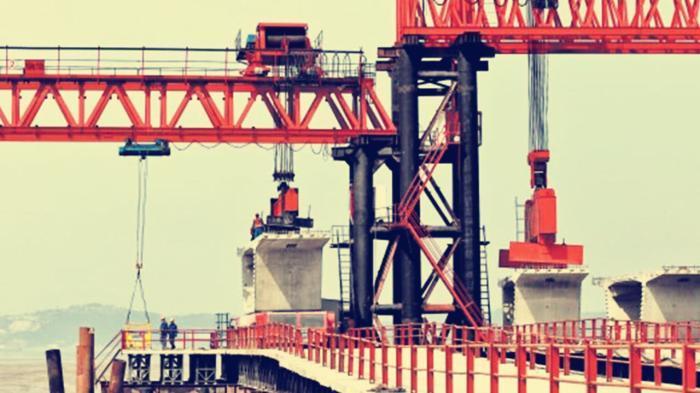 跨海大桥底下都是水，可桥墩如何在海里建成，多年的疑惑才明白！