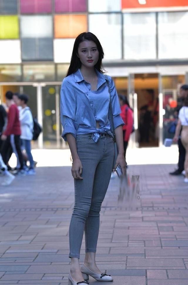  「没错」街头偶遇一美女，由内而外散发都市女郎气息，是最佳女友型没错