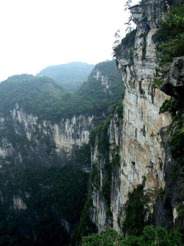 贵州有个世界最大的天坑群, 世界上最大单口电望远镜建于此!