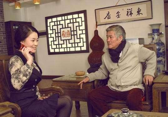 关婷娜穿短裤被调侃：穿这么紧不尴尬吗，但还是很美