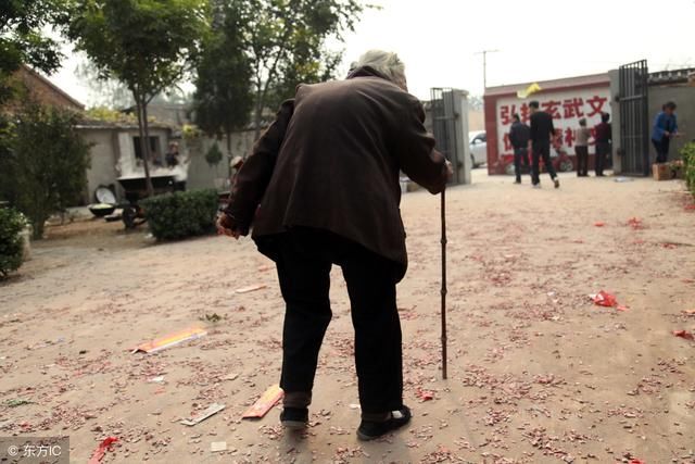 留守人口年轻化，新年后很多农民工在家待着，办啥他们不去挣钱？