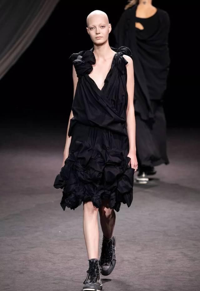  时装秀：Yohji Yamamoto 2020 春夏时装秀：山本耀司的黑色诗意想象