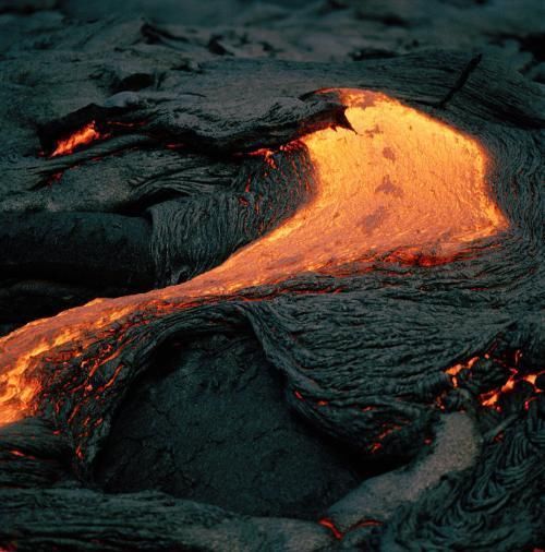 最强利好踏七彩祥云降临中国股市,周二A股将