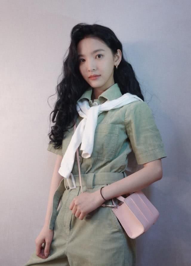  『少女』女孩子们的穿搭典范，时尚舒服又少女，网友：章若楠太会穿！