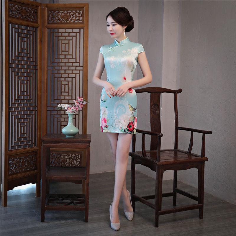 几款改良旗袍拥有浪漫情怀，文艺淑女的气质