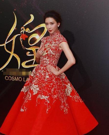 林志玲现活动，一件旗袍平淡无奇，转身的瞬间，整个世界都静止了