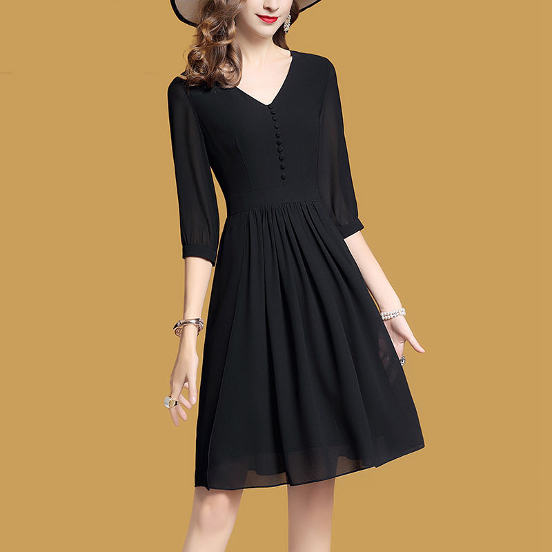 十件旗袍，比不上一件“大牌”A字裙，洋气衬肤白，谁穿谁先年轻