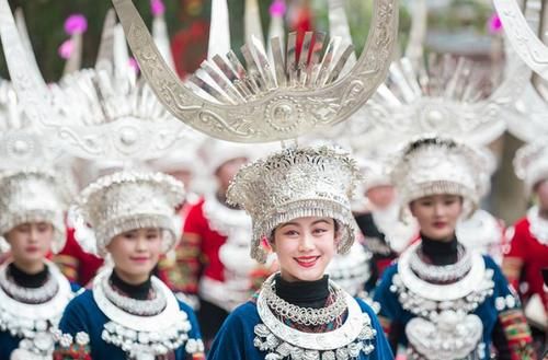 苗族当地银饰便宜又好看，却无人购买，这是怎么回事呢？