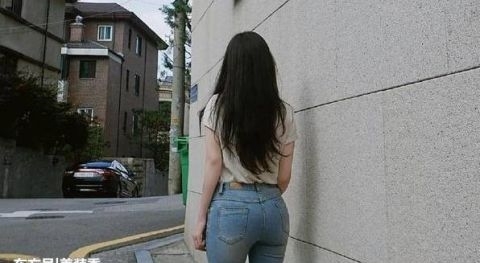  「美女」明媚动人的牛仔裤美女，尽显亭亭玉立的美感！