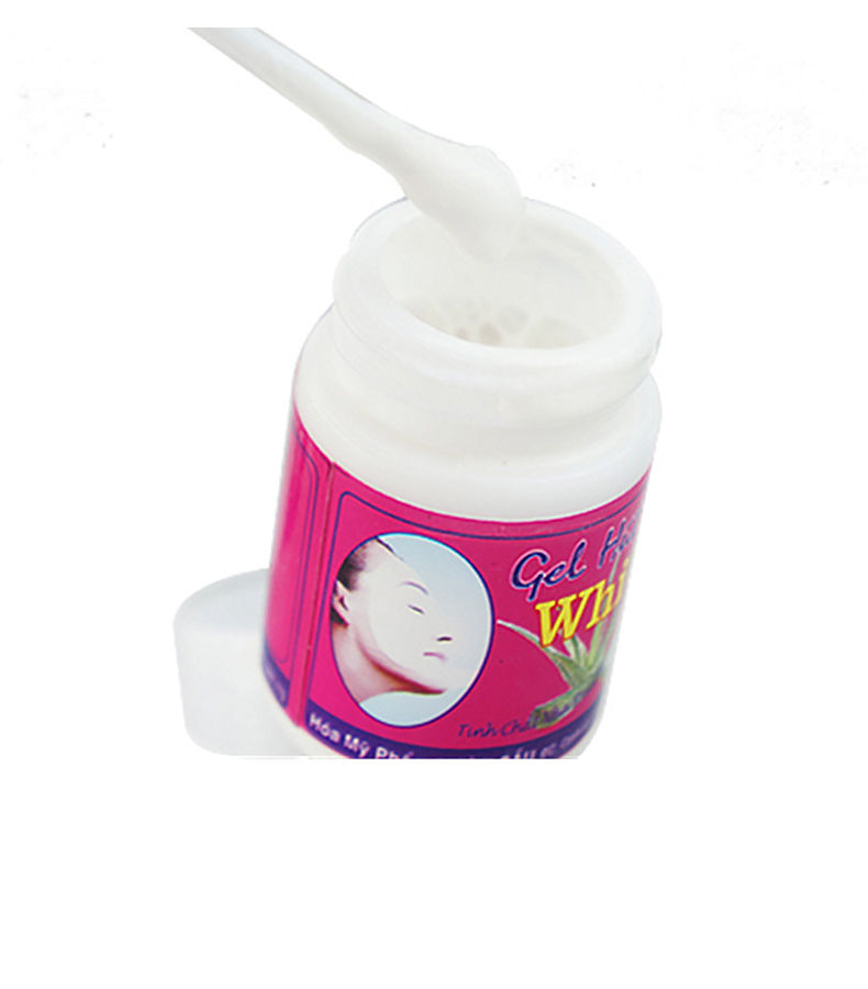 50岁小姑泄密:眼袋长年不消，只需药店一种便宜药膏，一抹全消