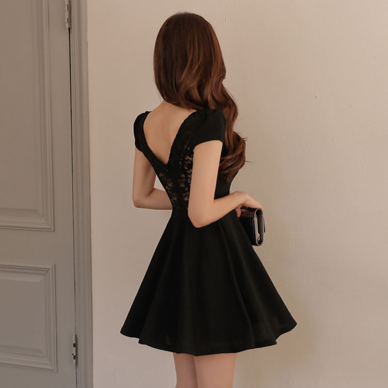 丰满女人别压抑自身优点!学这个女人这样穿，性感妩媚女人味十足