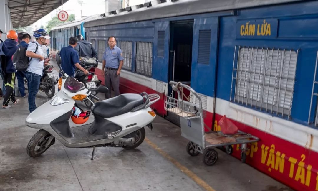 看世界 | 越南双层火车体验，座位比高铁还宽敞，厕所上的字看乐