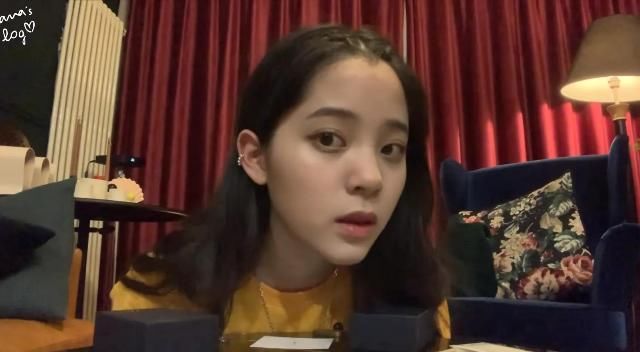  粉丝@欧阳娜娜“新首饰”开箱，讲出真实价格后，粉丝直接懵了！