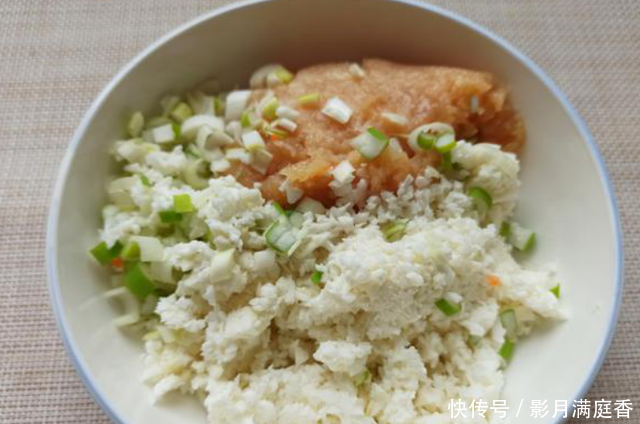 「芋头」经常吃芋头,可以这样做,芋头鸡肉丸子,炸一炸超级的香