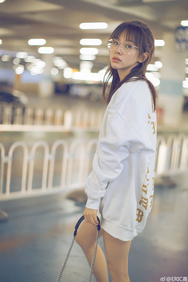 高圆圆剪完清凉妹妹头一秒回十八