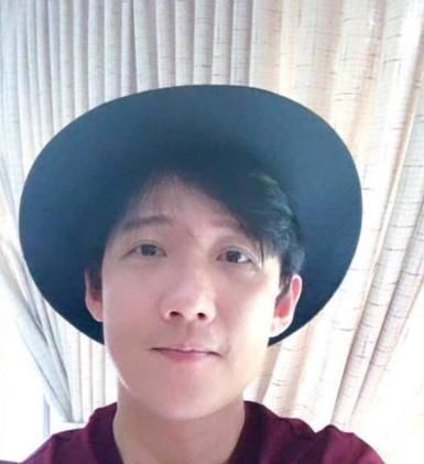  『依旧』曾借100万整牙, 拍电影欠债几百万被妻子抛弃, 41岁俊帅依旧