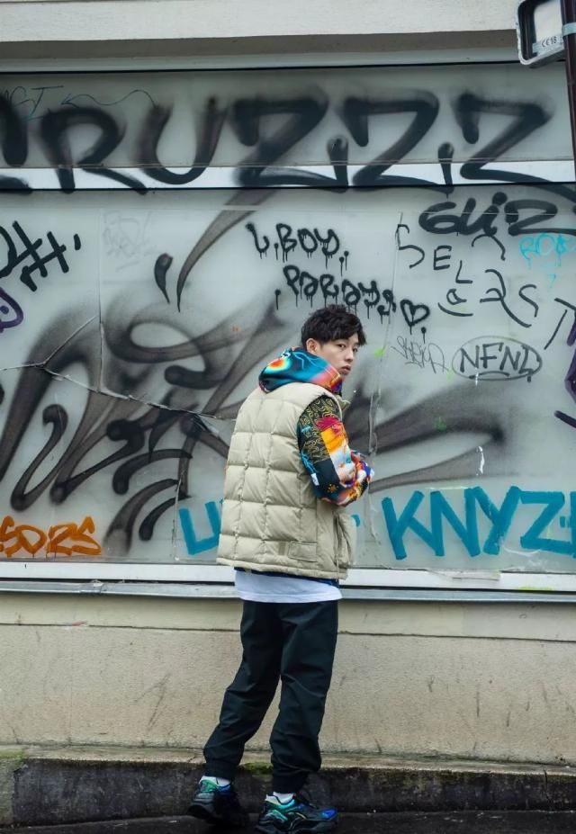  运动鞋：别再穿白色运动鞋了！2020年初春最红的10双靴子，谁穿谁漂亮！！！