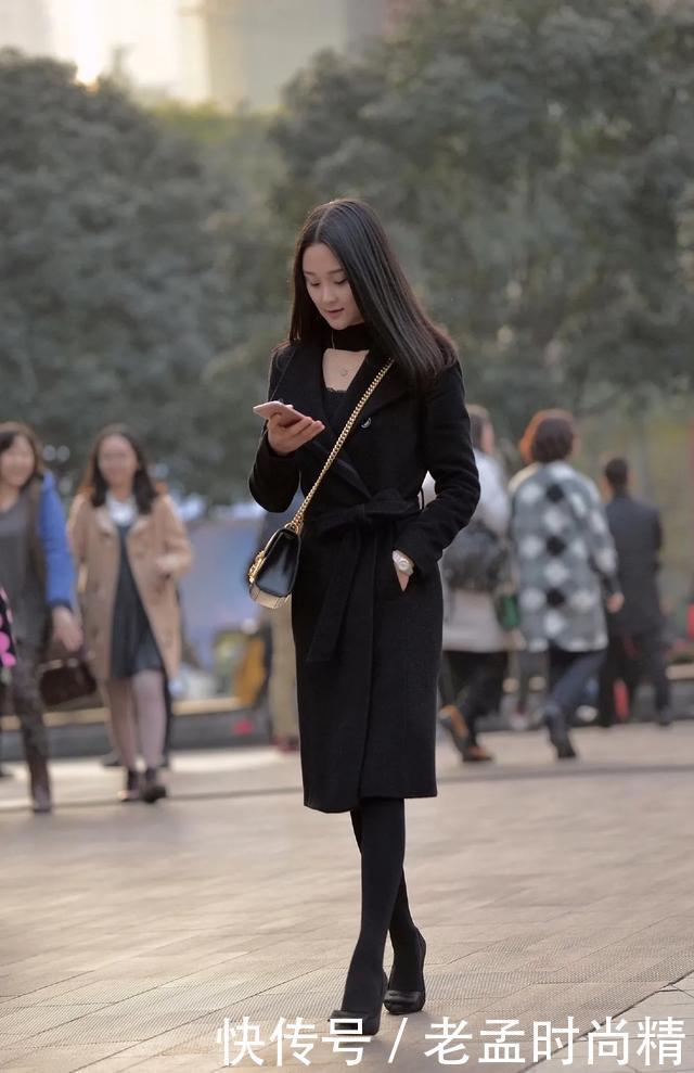 「 冬天」街头出现各式各样的搭配,令人目不暇接,街拍:冬天来了