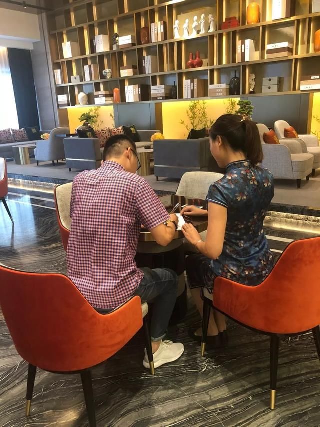 泉州一男子七夕偷女朋友身份证买房，微信群和朋友圈传疯了……