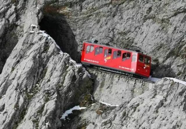 世界上最惊险的铁路，建在悬崖峭壁，却从没发生过意外事故