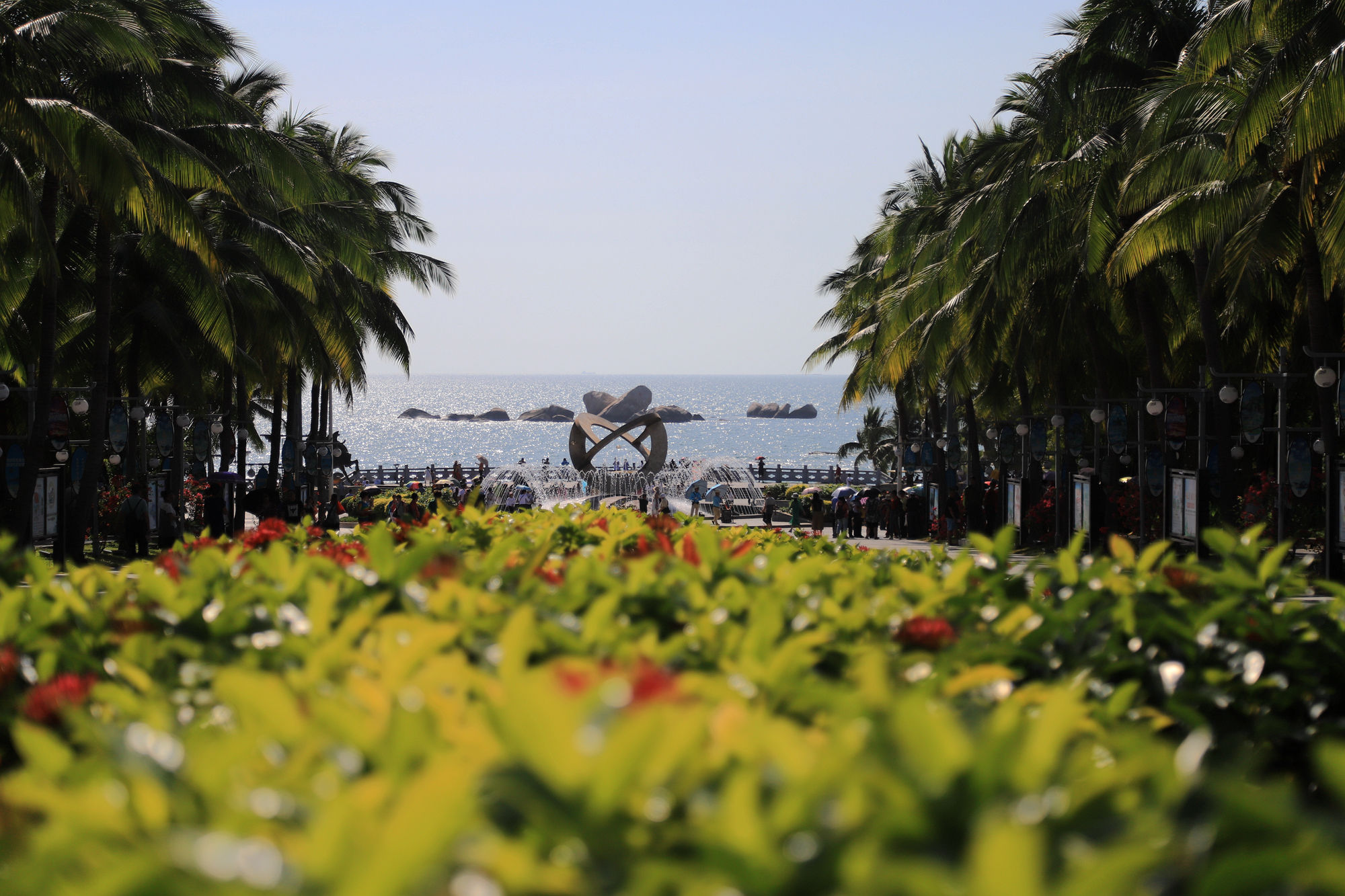 【遇上一座城】请到天涯海角来，一起去看比基尼大长腿的三亚微游