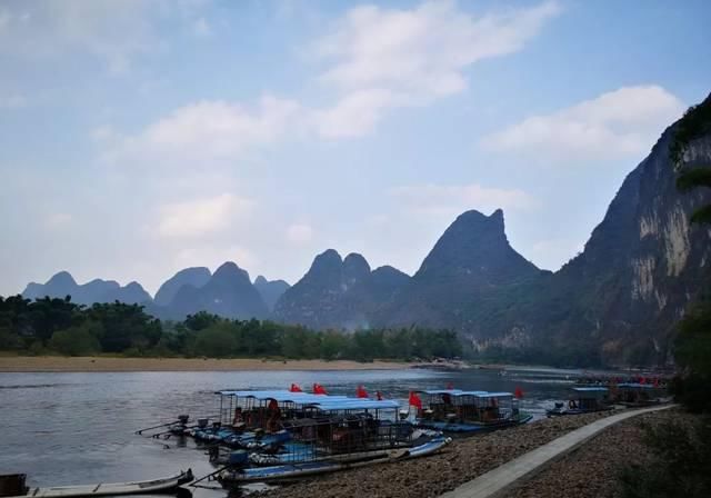 广西桂林阳朔有个小镇，名气不大游客不多，风景秀丽如世外桃源