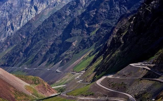 中国最美公路 一年仅开放5个月