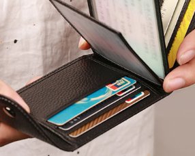 一种多功能套包“驾驶证包”火了!比车管所的卡套牛气百倍，贼帅