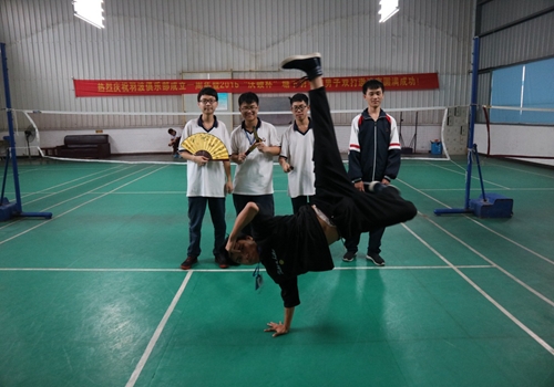 塘下职专开展学生心理拓展活动