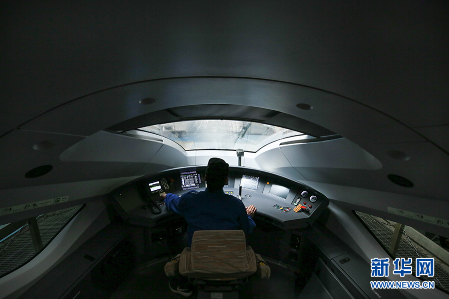 探秘高铁动车组“全科医院” 看“大夫”们如何为动车组保驾护航