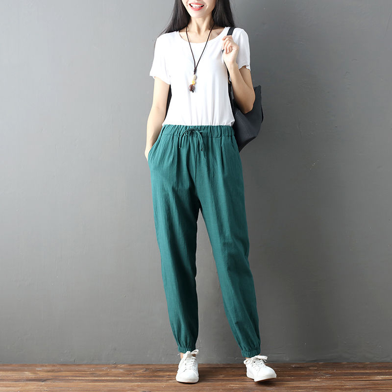 今秋别穿铅笔裤了，现主打这“简约裤”，比小脚裤还百搭显个高