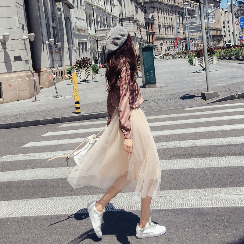 谁说秋季就要穿长裤?瞧下面小姐姐穿网纱裙美出新高度!仙美无敌