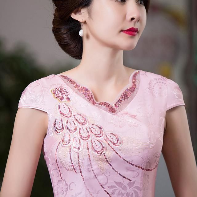 杭州女人真敢穿!“高衩旗袍”直接穿出门,性感高贵太撩人,惊艳