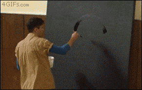 女孩子的高跟鞋看起来美，就是不好走路