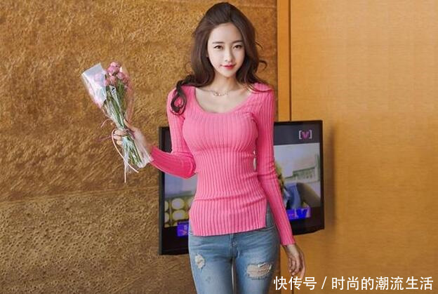 街拍美女：清纯好看的紧身牛仔裤小姐姐，呈现视觉美感