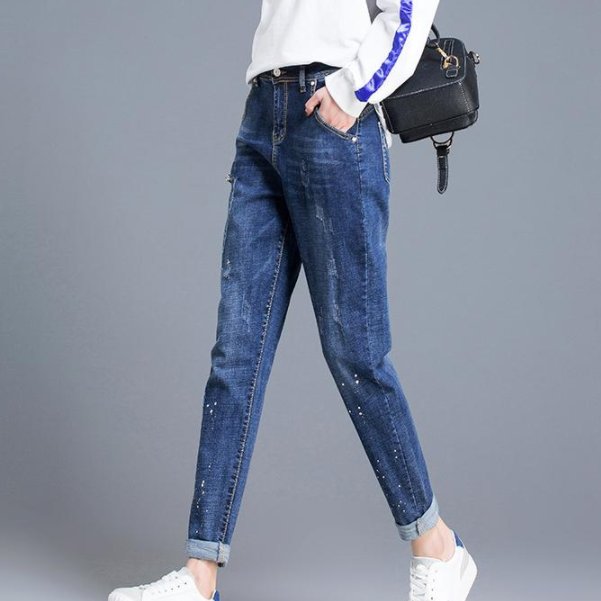 女人奔三以后，别老穿裙子，多穿这样的牛仔裤，显瘦显美特显高