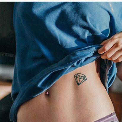 谁说纹身女人不“正经”?纹身女人有点“坏，更加惹人爱