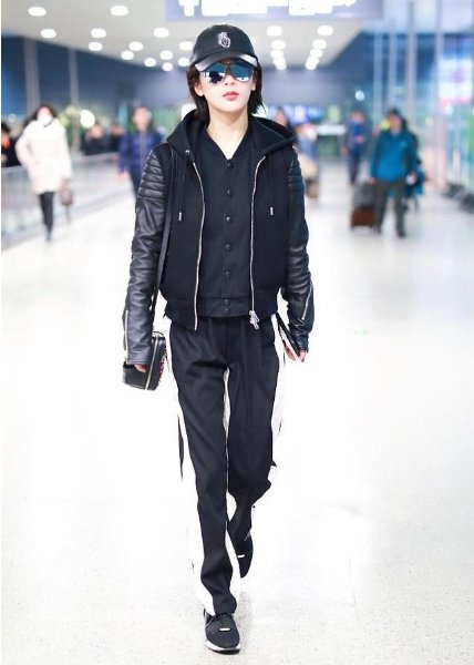 杨紫穿一身黑腿瘦到不敢认，网友:这裤子绝对是显瘦神裤，求链接