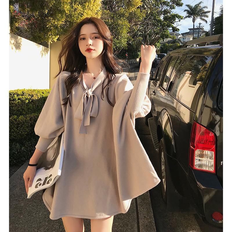 马上国庆了，出门游玩千万别穿碎花裙!瞧这港风套装，减龄又方便