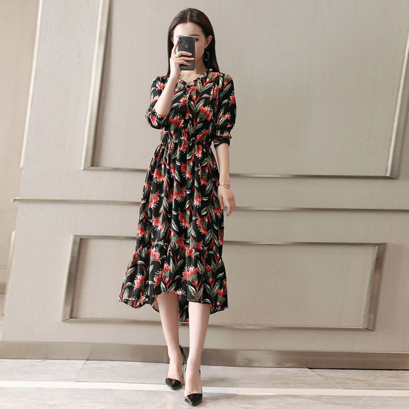 新出的秋装连衣裙，释放女性魅力，不止一点点的好看