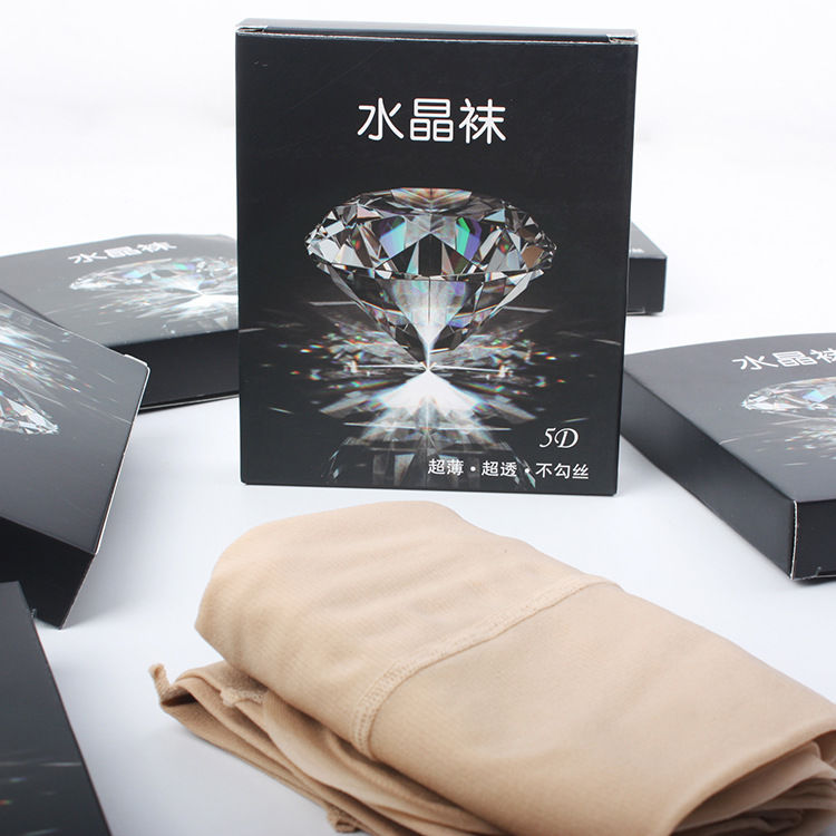 女人夏天不能穿丝袜?下面小姐姐教你丝袜配短裙，穿出独特气质